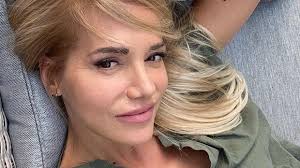 Speváčka dara rolins (47) má z predchádzajúceho vzťahu s hudobníkom matějom homolom (46) dcéru lolu (12). Dara Rolins Tajny Zakrok Na Ukrajine Dalsia Plastike Nosa