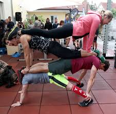 4 Person Plank Crossfit Motivation Plank Kleinegeilebox Crossfitmuc Theopeningchallenge Munich Strength Power Crossfit Plank Motivation