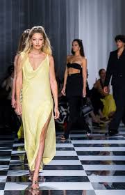 ‪Fashion Shows | VERSACE DZ‬‏