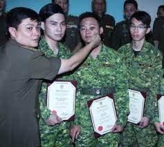 The 'datuk seri' has been identified as nicky liow. Young Datuk Seri Who Went Viral For Beating Up Rela Guards Wanted Again By Pdrm For Money Laundering Trp