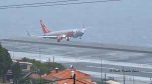 A capitania do funchal agravou o aviso de má visibilidade para mau tempo na zona costeira da madeira depois de o instituto português do mar e da atmosfera (ipma) ter colocado a ilha sob aviso. Video Com Alguns Movimentos No Aeroporto Da Madeira Condicionado Pelo Mau Tempo Kiosque Da Aviacao O Seu Site De Noticias De Aviacao