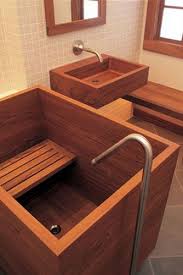 Baignoire Japonaise En Bois Et Vasque En Bois En Teck Japanese Bathroom Design Japanese Bathroom Wood Tub