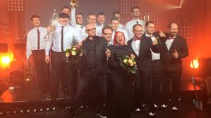 20 maja zespół wystąpił w finale konkursu piosenki eurowizji organizowanego w atenach i. Przezyj To Sam W Sok Lombard Zagra W Koncercie Mikolajkowym Suwalski Osrodek Kultury