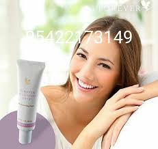 Göz çevreniz yaş aldıkça genç kalsın 👌 Alluring eyes ile göz çevresindeki  mor halkaların ve ince kırışıklıkların oluşumunu azaltarak göz çevresine  canlılık verebilirsiniz. en yüksek seviyede yumuşaklık ve parıltı veren  içeriğini; Hindistan