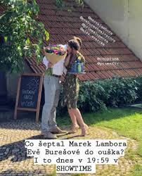 Zejména modelka je po všech svých milostných peripetiích ráda, že konečně našla toho pravého. Herecka Eva Buresova Slavi 27 Narozeniny Dostala Polibek Od Marka Lambory A Uzasny Darek Zivot