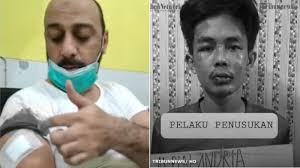 Seperti diketahui, syekh ali jaber ditusuk orang tak dikenal, saat sedang ceramah di masjid fallahudin, bandar lampung, tadi sore. Syekh Ali Jaber Ditusuk Pelaku Mulai Disebut Sakit Jiwa Fkb