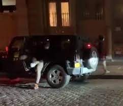 When you plonk in so much money on an suv, taking it for dune bashing is something that wouldn't even cross your. Another Rolls Royce Pulls Up During Nyc Looting Passengers Get Out 350 000 Car To Steal Packages Daily Mail Online