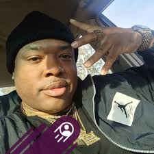 Which album is better, Beanie Sigel's The Becoming or Jadakiss's The Last  Kiss?