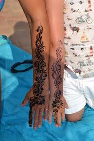 35+ gambar henna tangan yang bikin moment pernikahanmu semakin manis dikenang ! Gunakan Henna Hitam Di Tangan Saat Liburan Di Mesir Tangan Gadis Ini Justru Melepuh Parah