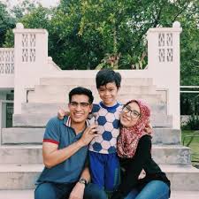 Anda mengetahui judul dan nama penyanyi. Drama Adaptasi Novel Biar Aku Jadi Penunggu Akan Datang