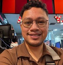 Meet & greet for all platinum and VVIP ticket holders! So excited to meet  you all ❄️