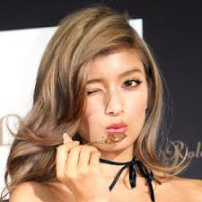 Pixiv is an illustration community service where you can post and enjoy creative work. ãƒ­ãƒ¼ãƒ© ï½Œï½ã®è‡ªå®…ã§å®¶åº­èœåœ' ç™½ã„æœã§è¾²ä½œæ¥­ãŒãŠã—ã‚ƒã‚Œ ä½•ã‚'è‚²ã¦ã‚‹ã® ã¨åéŸ¿ ã‚¹ãƒãƒ¼ãƒ„å ±çŸ¥