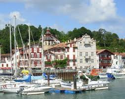 Les Plus Beaux Villages De France Village Francais Maison Basque Pays Basque