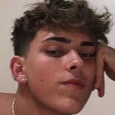 Ethan Crosby's Instagram, Twitter & Facebook