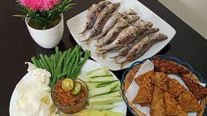 Maybe you would like to learn more about one of these? Menuharian Ikan Goreng Lalapan Sambal Terasi Sambal Belacan Youtube