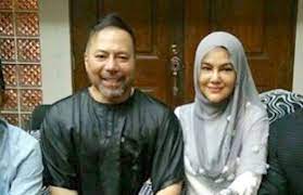 Suami pelakon umie aida iaitu datuk seri khairuddin abu hassan bakal bertanding untuk merebut selain suami pelakon zizie izette, datuk bung mokhtar radin yang merupakan calon kerusi. Polis Dakwa Suami Umie Aida Sabotaj Negara