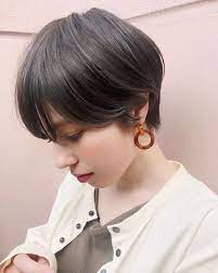 首は長く お顔は小さく ショートヘア で顔周りのコンプレックスをカバー キナリノ ヘアカット ショートのヘアスタイル ショートカット