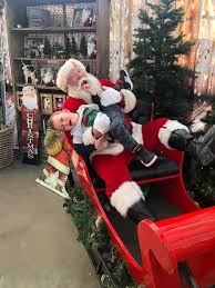 36 Santa Photos That Did Not Go As Planned