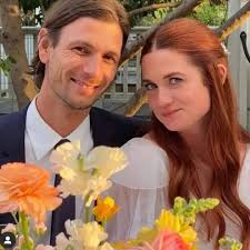ขอแสดงความยินดีกับ Bonnie Wright นักแสดงสาวที่โด่งดังจากบท จินนี่ วิสลีย์  ได้เข้าพิธีแต่งงานเรียบง่ายกับแฟนหนุ่ม Andrew Lococo แล้วค่ะ❤️  #bonniewright #harrypotter #wedding #praewwedding
