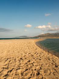 Das wissen auch die sevillanos, von denen man kaum welche in sevilla antreffen. Einsame Strandfotos Schiesst Du In Tarifa Denn An Diesem Riesigen Strand Findest Du Garantiert Eine Ruhige Ungestorte Ecke Mein Tipp Sei Beach Outdoor Water