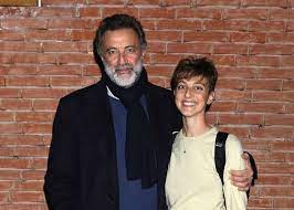 Elected to the italian parliament in 2008. La Figlia Di Luca Barbareschi Papa Non Mi Lascera Eredita C E Differenza Tra Voler Far Emancipare Un Figlio E Abbandonarlo L Huffpost