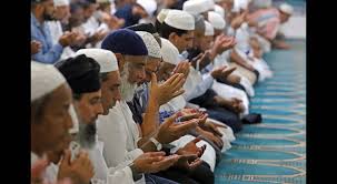 On se dirige maintenant vers l'un des plus majestueux monuments de l'histoire médiévale. Societe La Lune Apercue Ce Soir La Communaute Musulmane Entame Le Ramadan Demain Clicanoo Re