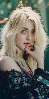 Ellena Jones's Instagram, Twitter & Facebook