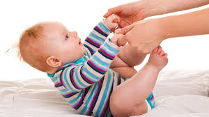 Usia bayi duduk dan cara melatih bayi duduk. Bagaimana 4 Cara Menstimulasi Anak Belajar Duduk