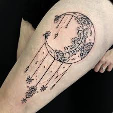 Erfahren sie, welche bedeutung hinter dem klassischen schädel tattoo steckt und lassen sie sich von unseren designideen inspirieren! Moon Dreamcatcher Tattoo Tattoo Ideas And Inspiration Tattoos Sun Tattoos Moon Tattoo