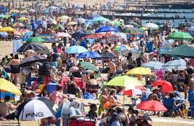 Major Incident Declared As Thousands Pack Bournemouth Beach Daily Mail Online