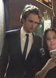 Robert Pattinson Trying Snapchat Filters For The First Time Robert Pattinson Twilight Robert Pattinson Robert