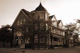 The Holly Hotel Holly Michigan Many People Both Guests And Employees Have Witnessed Strange Unexplainable Things In Haunted Places Ghost Tour Hotel Place