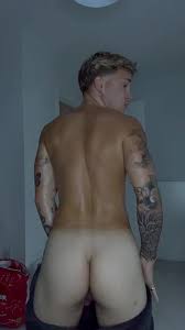 Ink3dlad shows his ass - ThisVid.com
