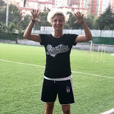 Beşiktaş kadın futbol takımı oyuncusu arzu karabulut. Besiktas Vodafone Kadin Futbol On Twitter Kadin Futbol Takimimiz Atasehir Bld Spor Dan Tecrubeli Stoper Esra Erol U Kadrosuna Katti Kadin Futbol Liglerinin En Tecrubeli Oyuncusu Olan Esra Erol Bugune Kadar Ciktigi 193 Lig