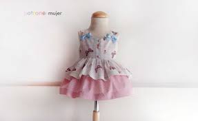 Outfit nina peto volantes estampado flores loros zuecos madera amarillos missbaby estas sandalias de vestir están inspiradas en la moda infantil más clásica, aunque también verás muchos modelos coloridos y divertidos. Vestido Nina Mariposas Diy Patronesmujer Blog De Costura Patrones Y Telas