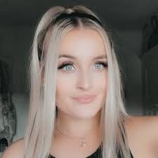 Amber Pickering's Instagram, Twitter & Facebook