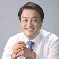 2018년 6·13 부산 해운대을 국회의원 재보궐선거에서 한국당 김대식 후보를 누르고 당선됐다. ìœ¤ì¤€í˜¸