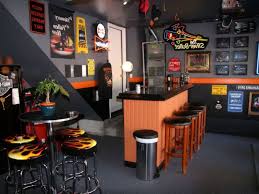 Garage Bar With Harley Davidson Decor For Sport And Masculine Look Get Awesome Entertaining Spots Thro Harley Davidson Decor Garage Design Interior Bar Decor