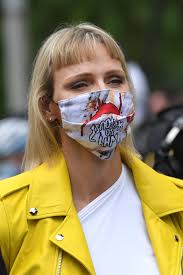 Fürstin charlène wechselt ständig ihre frisur. Charlene Von Monaco Ist Ihr Neuster Haarschnitt Die Wohl Kontroverseste Royal Frisur Des Jahres 2020 Vogue Germany