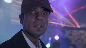 Roberto acude al antro donde conoció a Ivette y su amiga, él quería  recordar lo que sucedió y se da cuenta de que ellas alteraron su bebida  para robarle. 😱😳 #LaRosaDeGuadalupe 🌹