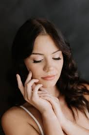 Good morningggg 🤍 I am the owner of A glow by Chloe based in Old Town  Swindon. I have a few limited dates available for makeup appointments this  year but my diary