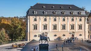 Die 1761 gegruendete bibliothek aufgebaut unter der leitung von johann wolfgang von goethe umfasst. Anna Amalia Bibliothek Streit Um Neugestalteten Eingangsbereich Beigelegt Mdr De
