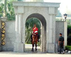 Indonesia tercatat memiliki enam istana kepresidenan, yakni istana negara, istana merdeka, istana bogor, istana cipanas, istana. Istana Negara Jalan Istana Wikipedia Bahasa Melayu Ensiklopedia Bebas