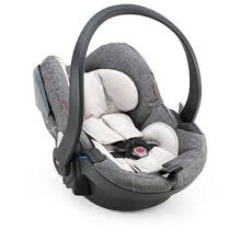 Weighing In At Only 4 2 Kilos The Stokke Izi Go X1 By Besafe Is Easy To Install And Even Easier To Carry This Ultra Light Car Seat Bebe Reborn Meninas Auto