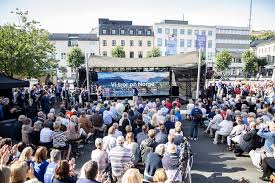 The event has a clear mission to strengthen the belief in political empowerment and democracy through an open debate and involvement. Arendal Naeringsforening Aktuelt Arendalsuka Djupedal