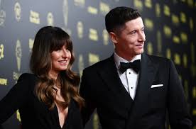 Robert lewandowski was definitely denied the ballon d'or trophy in 2020 and some fans might be surprised to find him at the #2 position instead of #1. Robert Lewandowski Pays Homage To Lionel Messi 6 Ballon D Ors It S Just Incredible Get French Football News