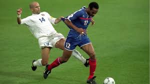 L'équipe de france de football en 2000 remporte l' euro 2000. Euro 2000 Archive France 2 1 Italy Aet Bbc Sport