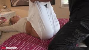 A Hot Welcome Home for Layla: Xmas Blowjob Porn by FapHouse | xHamster