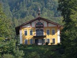 Das ferienhaus liegt zentral und ruhig in strobl am wolfgangsee.im umkreis von fünf gehminuten erreichen sie den see und das seebad. Frauenstein Am Wolfgangsee Salzburgwiki