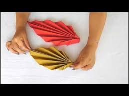 Die elegante art eine serviette zu falten. Napkin Folding Pocket Napkin Folding With Silverware How To Fold Napkins Diy Servietten Falten Servietten Falten Weihnachten Servietten Falten Einfach